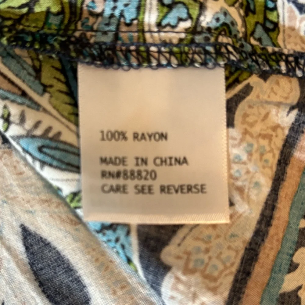 Lucy & Laurel Lightweight Top - Picture 5 of 5